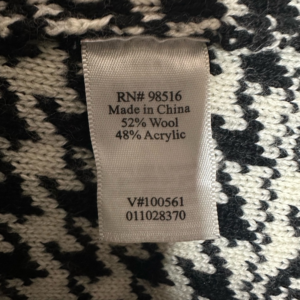 Coldwater Creek Black and White Patterned Cardigan EUC - Picture 9 of 10